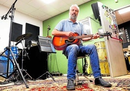 Antonio Luque, en el estudio de grabación Calmo Récord.