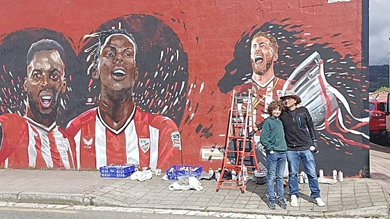 Muniain se une a los hermanos Williams en el fotografiado mural del Athletic en Barakaldo