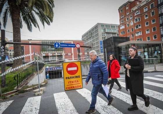 La entrada del parking del Ensanche, cerrado desde hoy.