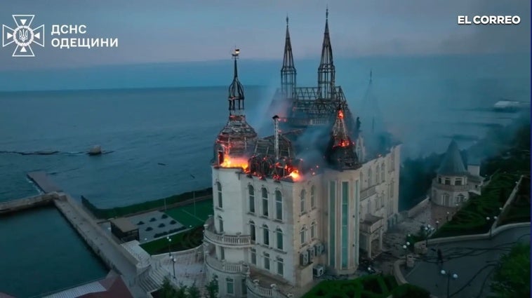 Un ataque ruso incendia el 'castillo de Harry Potter' en Odesa y deja varios fallecidos