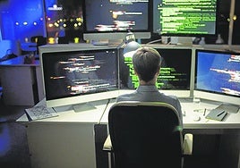 La no presencia física del autor favorece el anonimato y dificulta la investigación policial de los ciberdelitos.