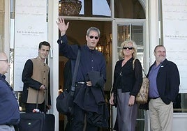 A su llegada al hotel María Cristina.