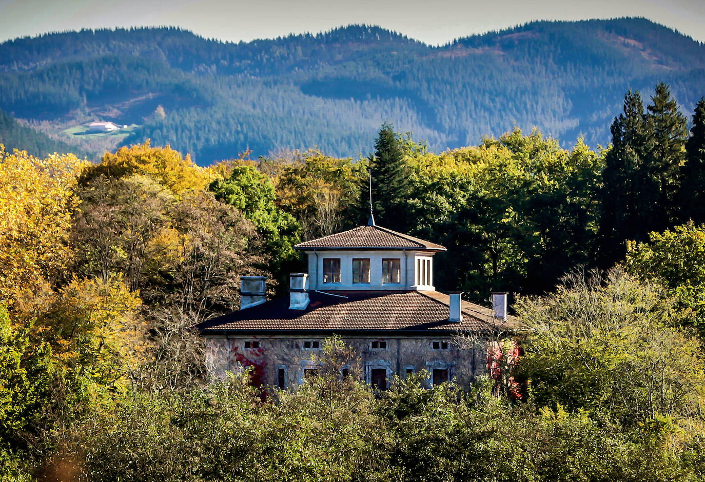 El palacio Munibe, construcción principal de la finca del mismo nombre ubicada en Etxebarria.