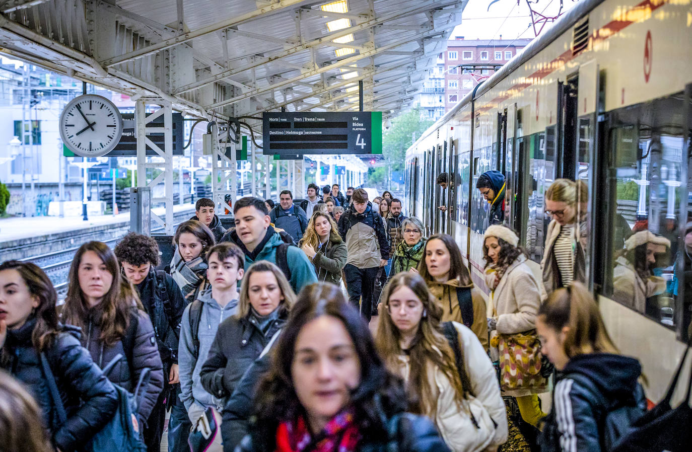 Así es el viaje en el tren Miranda-Alsasua