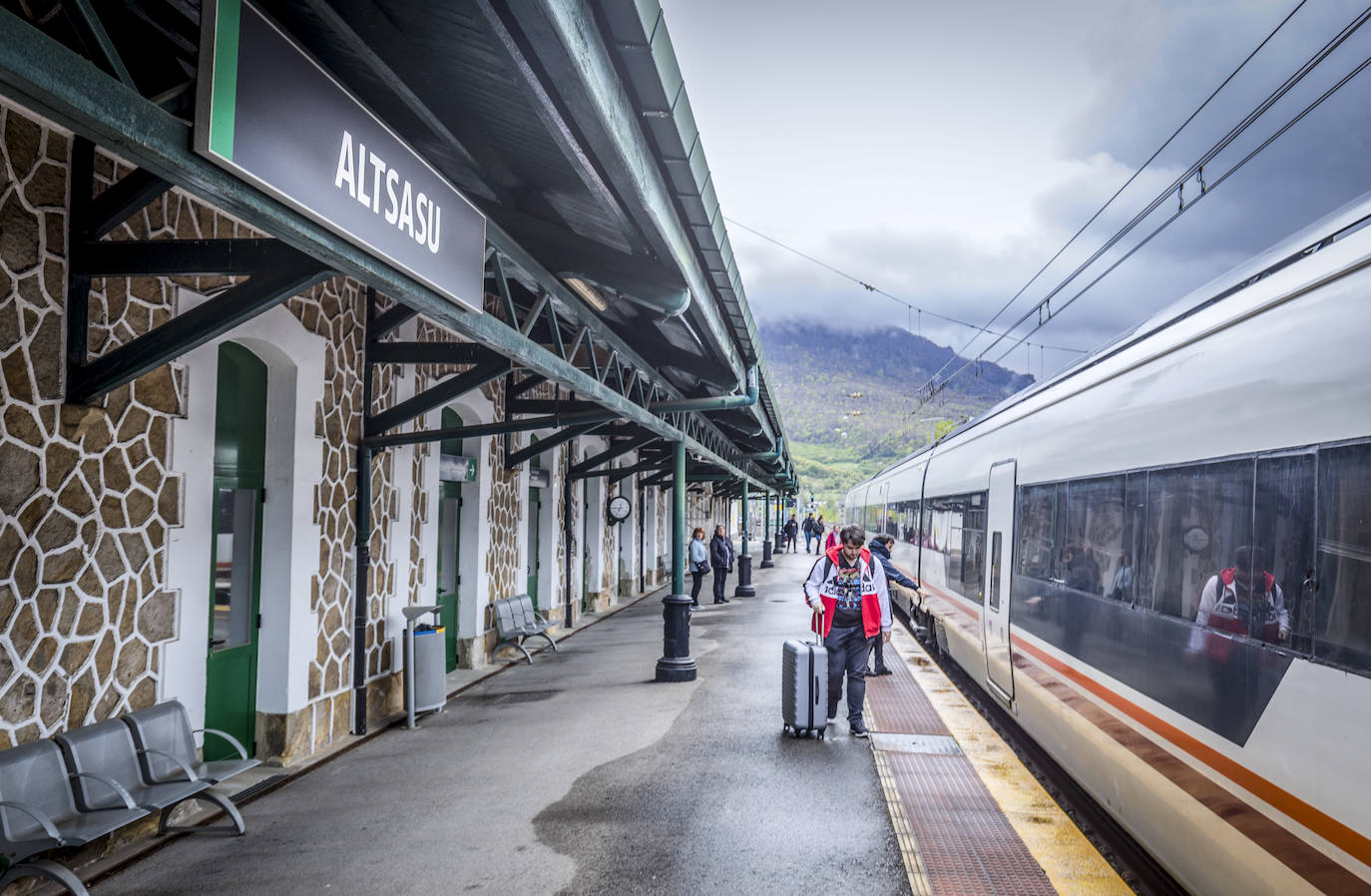 Así es el viaje en el tren Miranda-Alsasua