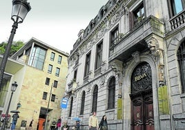 La histórica y todavía actual sede social del BBVA en la Plaza San Nicolás de Bilbao.