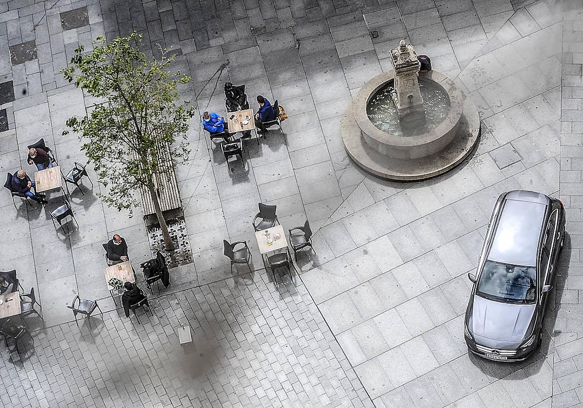 El 30% de los vehículos que entran en el Casco Viejo y parte del Ensanche son «tráfico de paso».