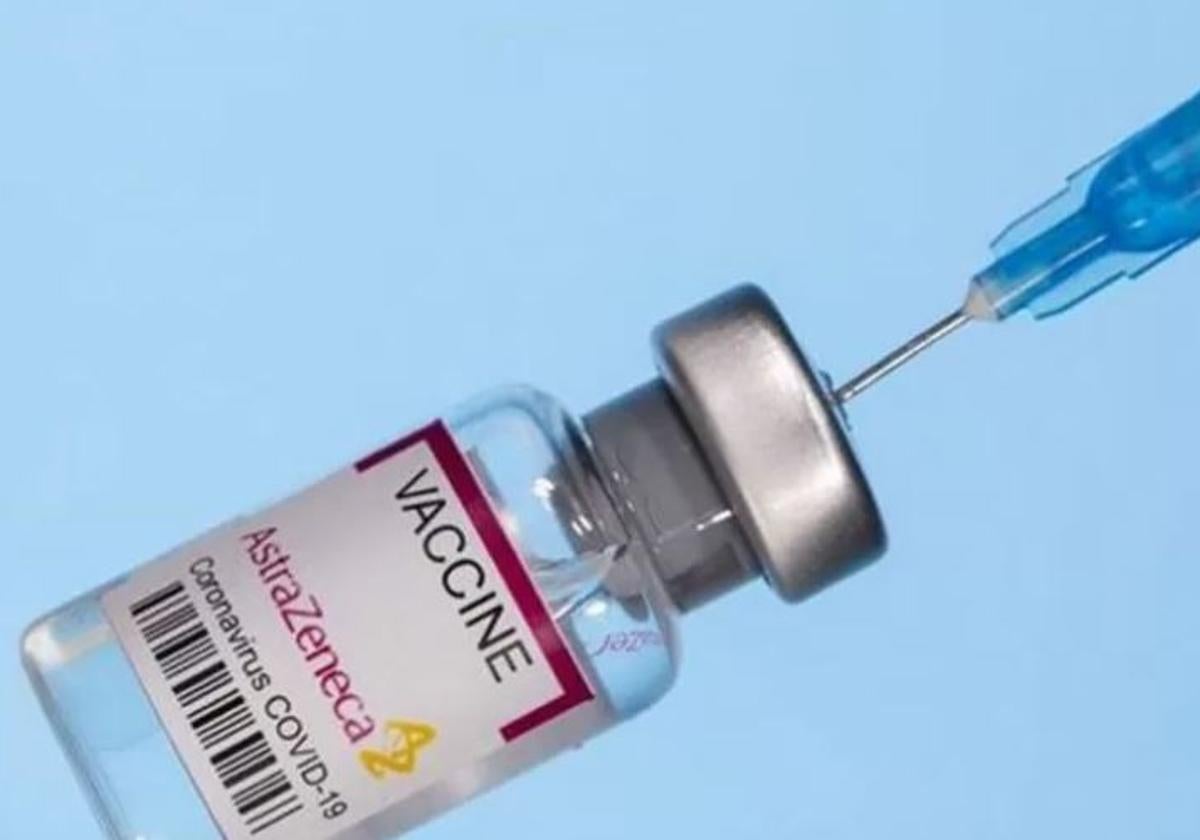 Vacuna de AstraZeneca: estos son los efectos secundarios de los que avisa el prospecto
