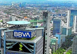 Torre del BBVA en la avenida de la Reforma de México capital.