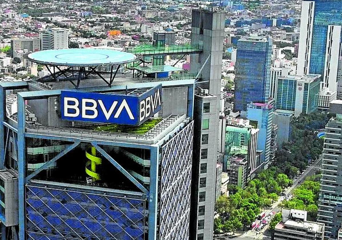 Torre del BBVA en la avenida de la Reforma de México capital.