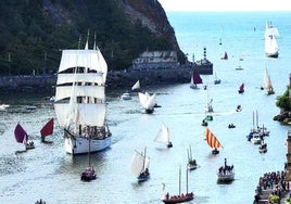 Las embarcaciones tradicionales ofrecen unas imágenes de la bahía para el recuerdo.