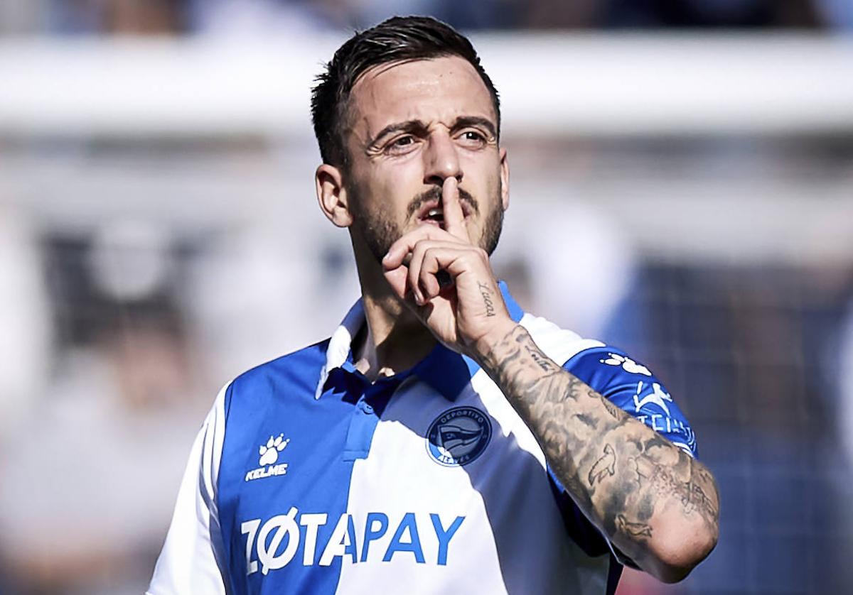 Joselu manda callar a un destinatario sin determinar tras marcar un gol con el Alavés al Rayo.