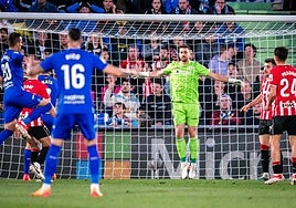 La gran noche de Simón: varios paradones y un penalti detenido ante el Getafe