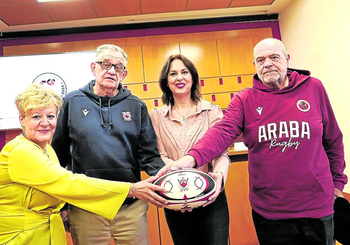 De izquierda a derecha, Ana del Val, Roberto Corres, Ana López de Uralde y Paco Sarabia.