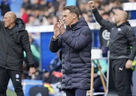 Luis García alienta a sus jugadores en el partido contra el Celta.