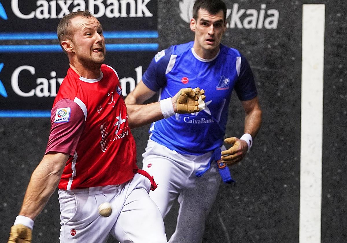 Elordi se coloca para soltar un sotamano de derecha en el Bizkaia.