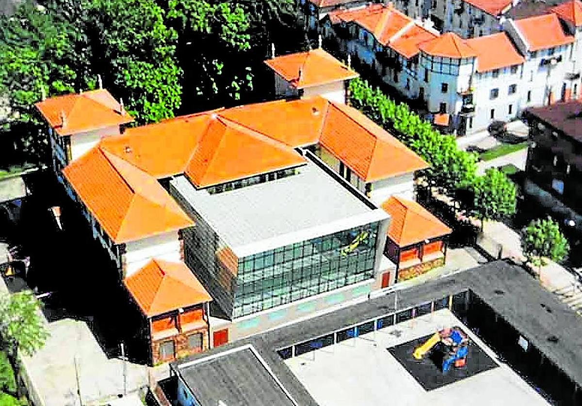 Recreación que fue mostrada hace unos años con la nueva zona, con dos plantas y semisótano, encastrada en el edificio antiguo del centro.
