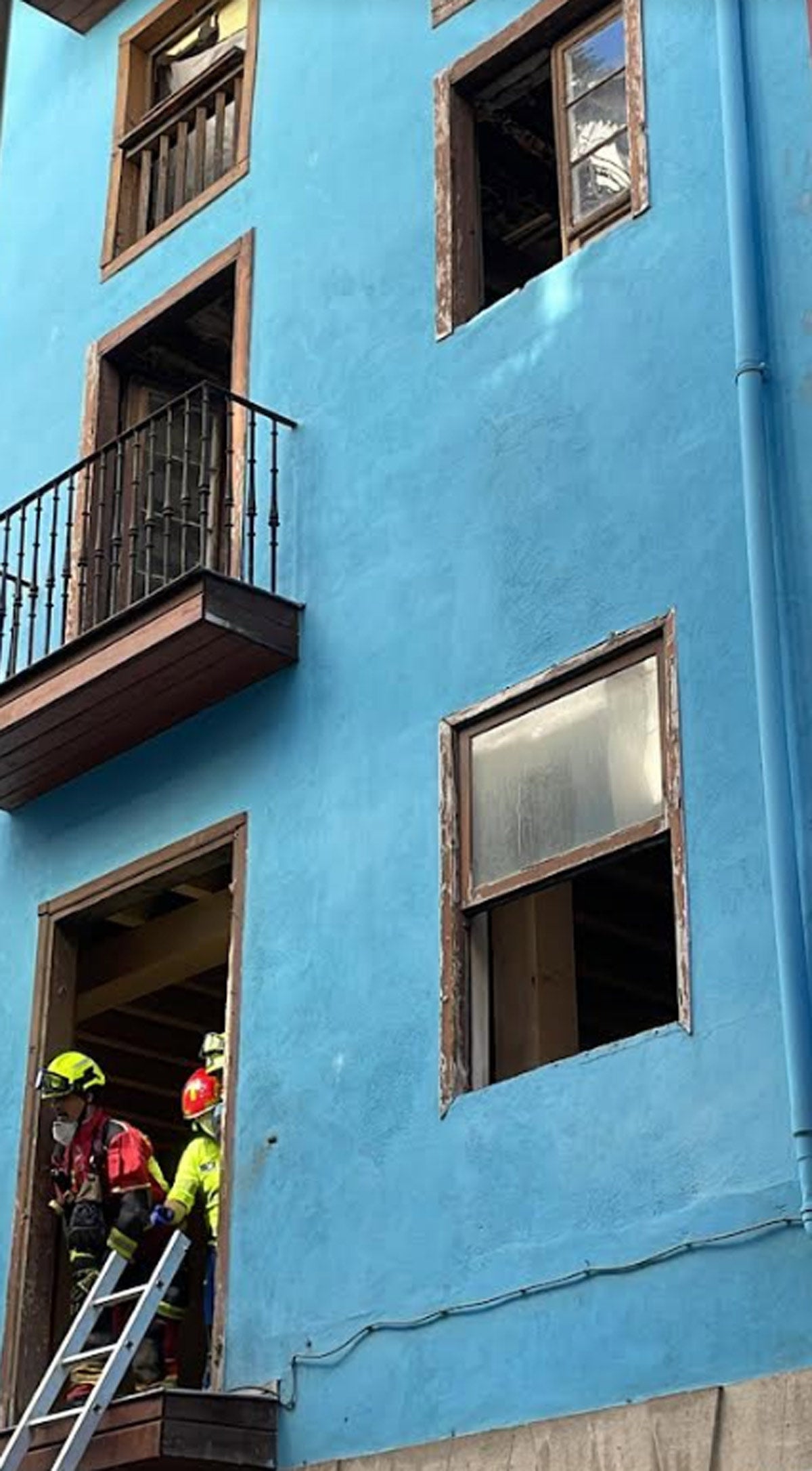 Cinco obreros heridos al desplomarse el interior de un edificio en rehabilitación en el Casco Viejo