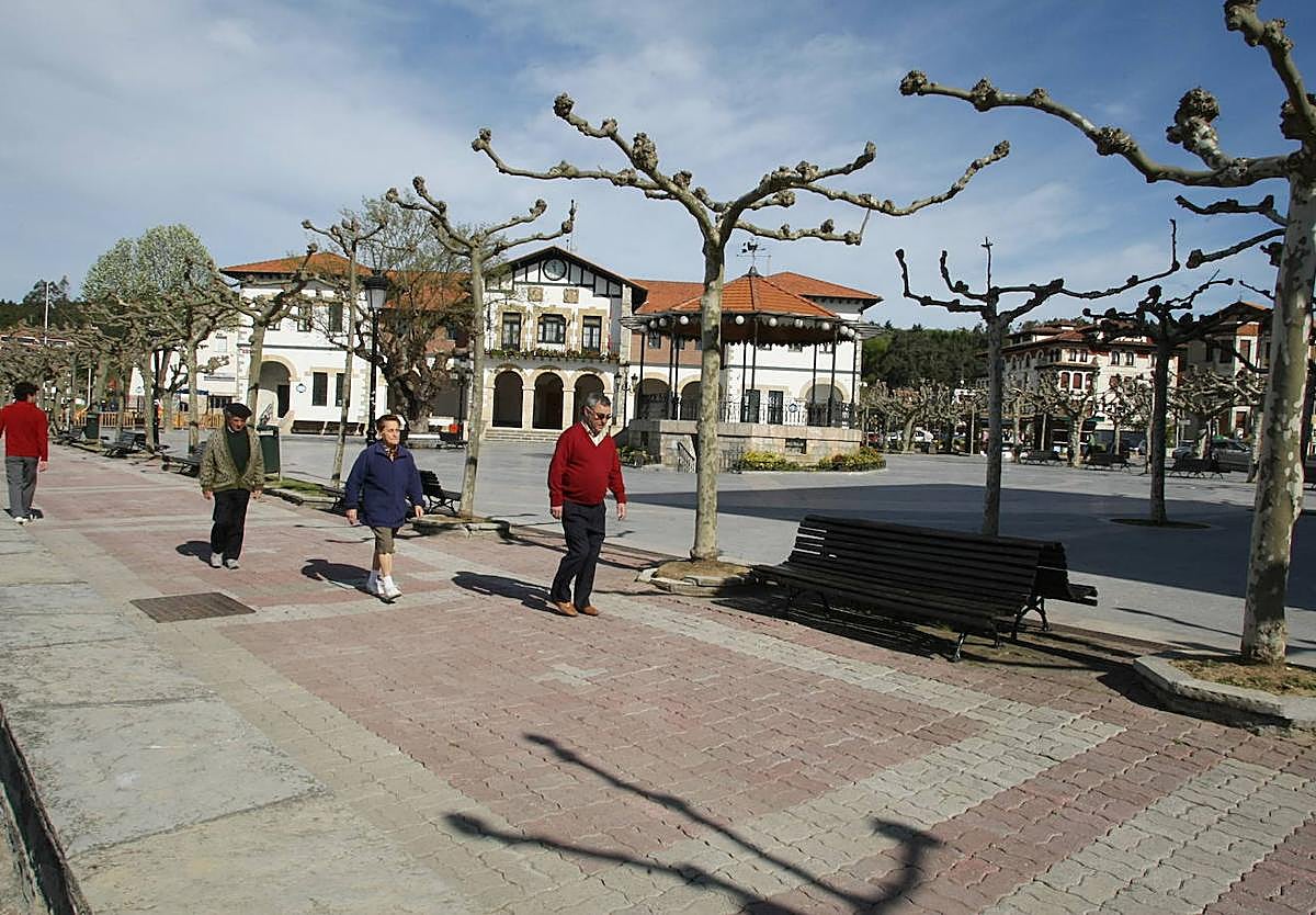 Vista de la plaza del Astillero en Plentzia.