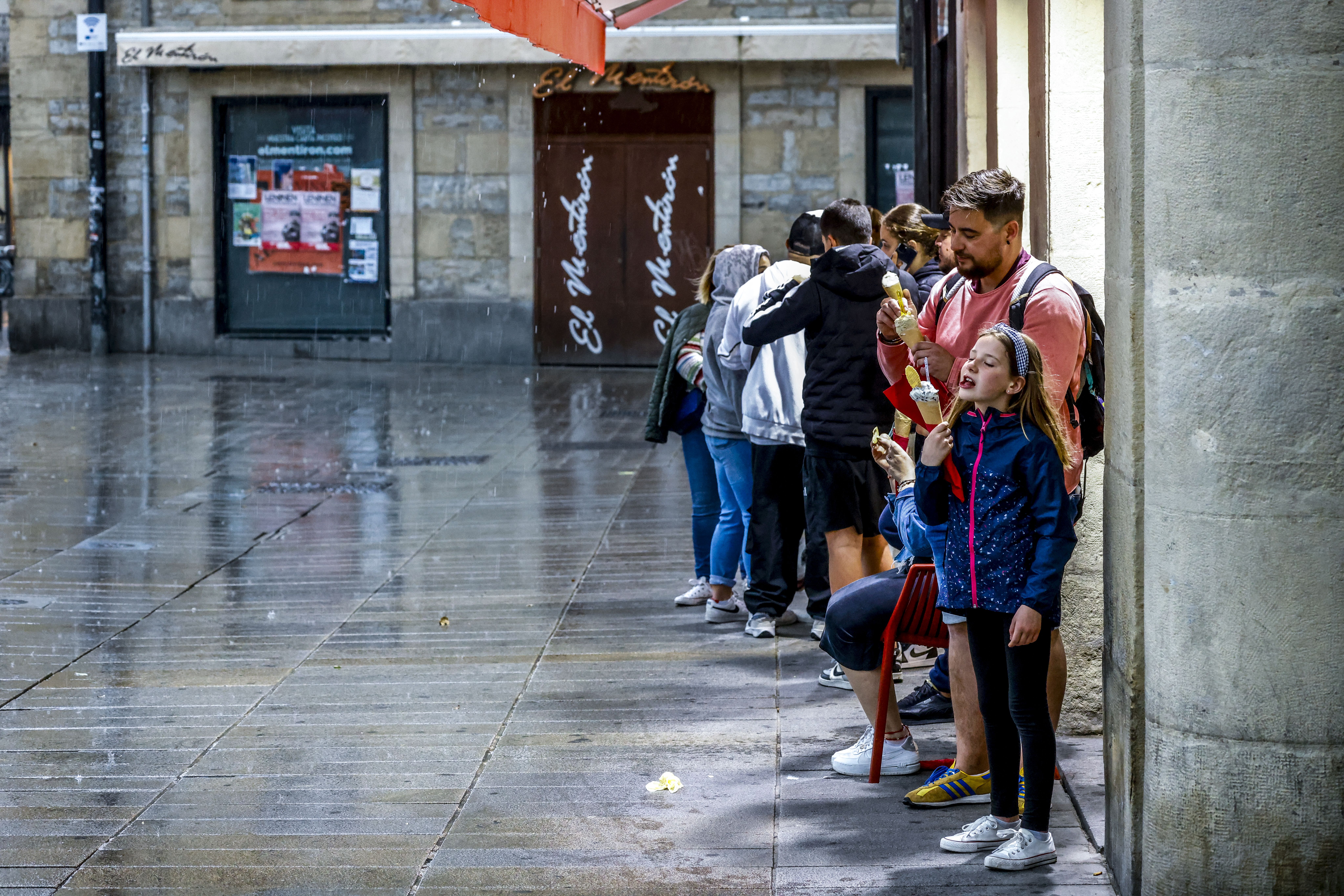 Las tormentas de este sábado en Vitoria, en imágenes