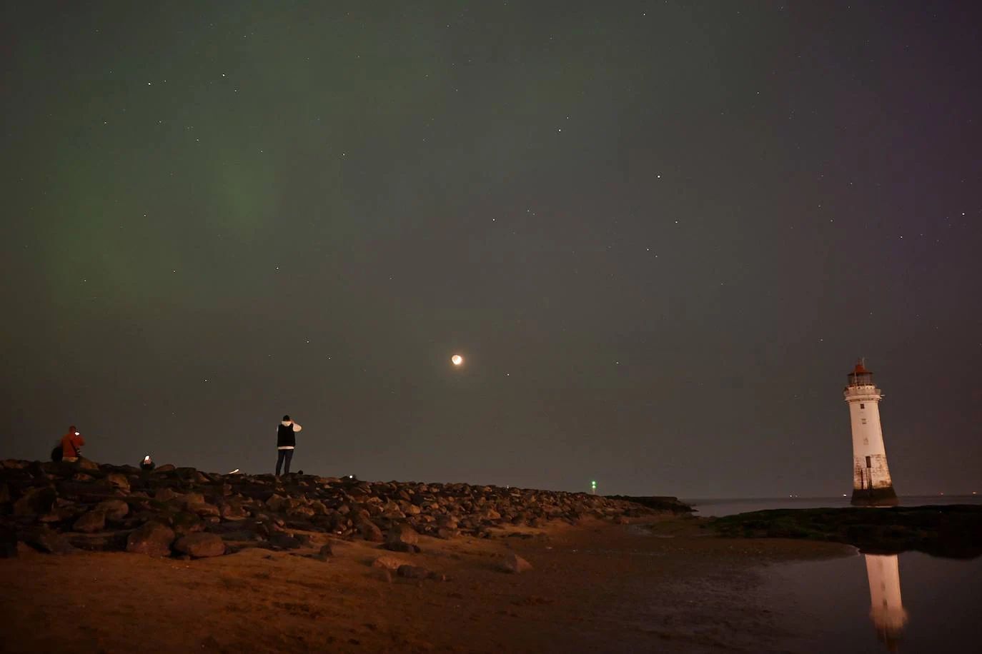 La aurora boreal tiñe el cielo de todo el mundo