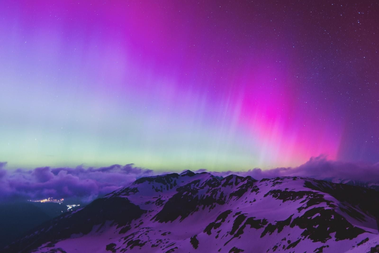 La aurora boreal tiñe el cielo de todo el mundo