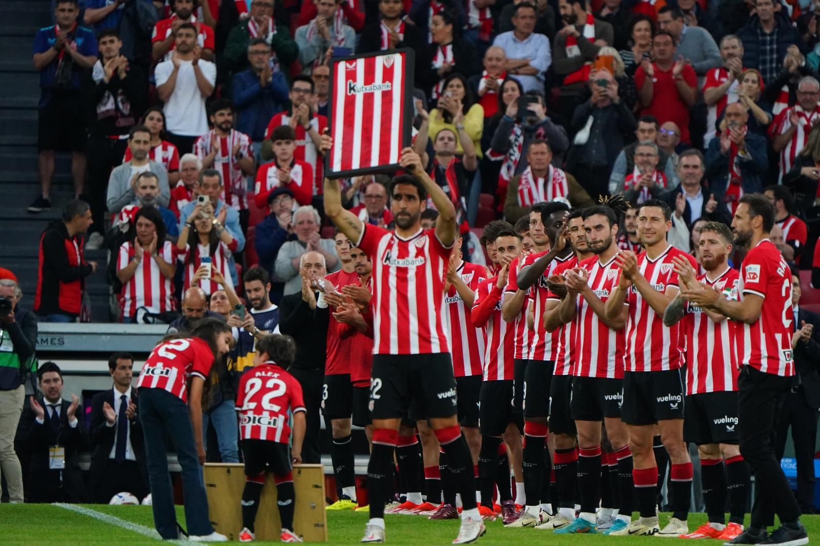 El emotivo homenaje a Raúl García: «Ha sido un enorme placer contar contigo»