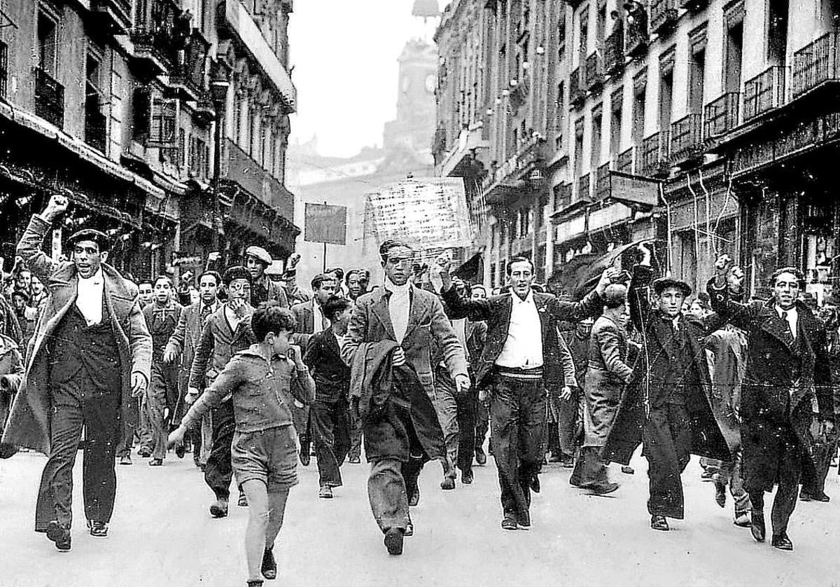 Manifestación en las calles de Madrid en junio de 1936.