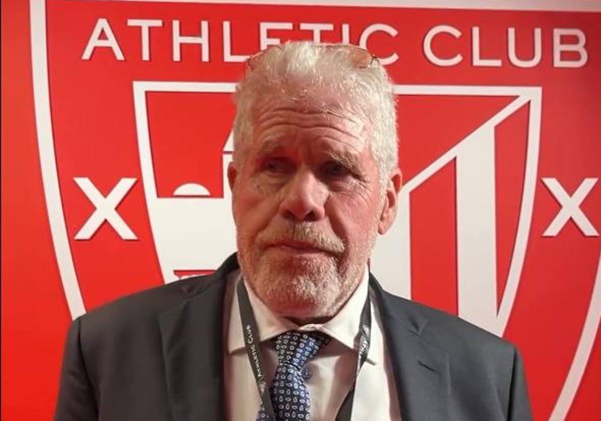 El actor Ron Perlman alucina con la afición rojiblanca en San Mamés: «Ha sido una experiencia eléctrica»