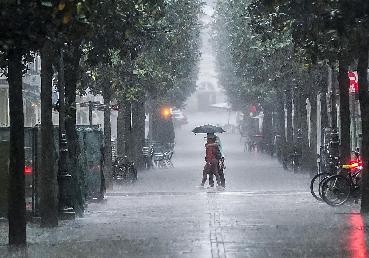 Una fuerte tormenta descargó el sábado en Vitoria.