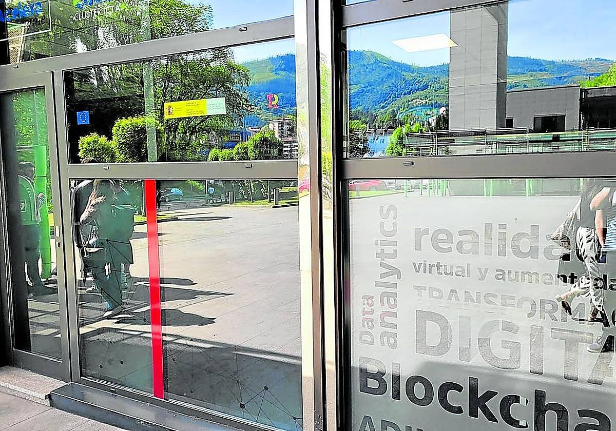 La oficina Acelera Pyme está en la planta de entrada del edificio Izarra Centre.