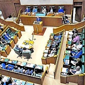 46 parlamentarios cobran 14.700 euros por dos meses y medio sin actividad