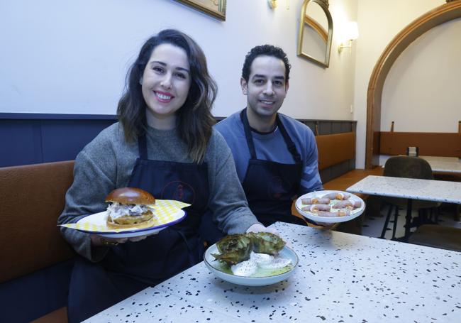 Maider Pérez de Heredia e Ismail Hasan en el restaurante Arima.