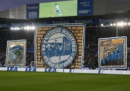 Tifo que ha desplegado la grada de animación de Mendizorroza.