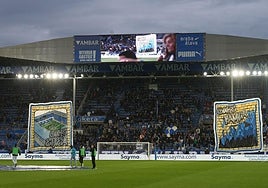 La grada Polideportivo volvió a realizar otro tifo.