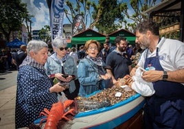 El buen ambiente ha sido el protagonista de la feria, junto con el marisco.