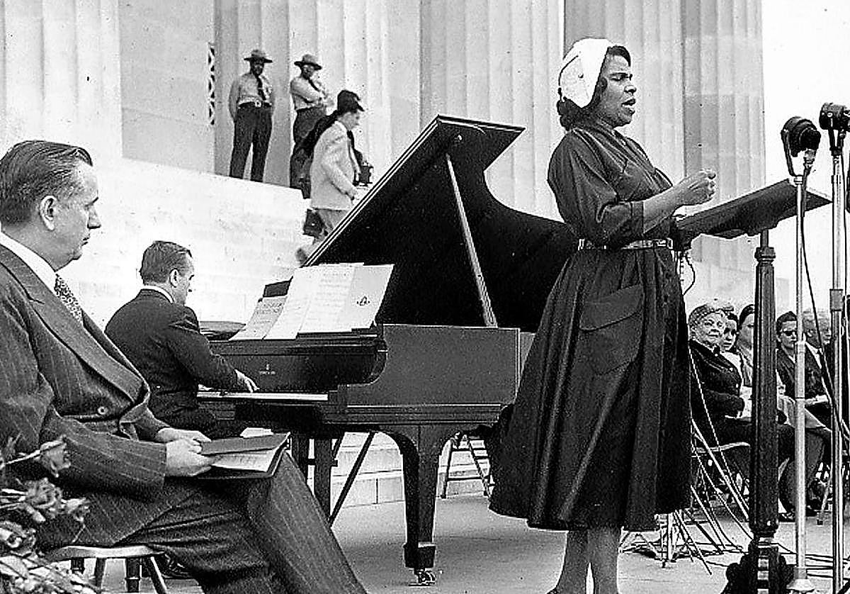 Marian Anderson, en 1939 durante su actuación al aire libre en el Lincoln Memorial tras ser rechazada en el DAR Constitution Hall de Washington.