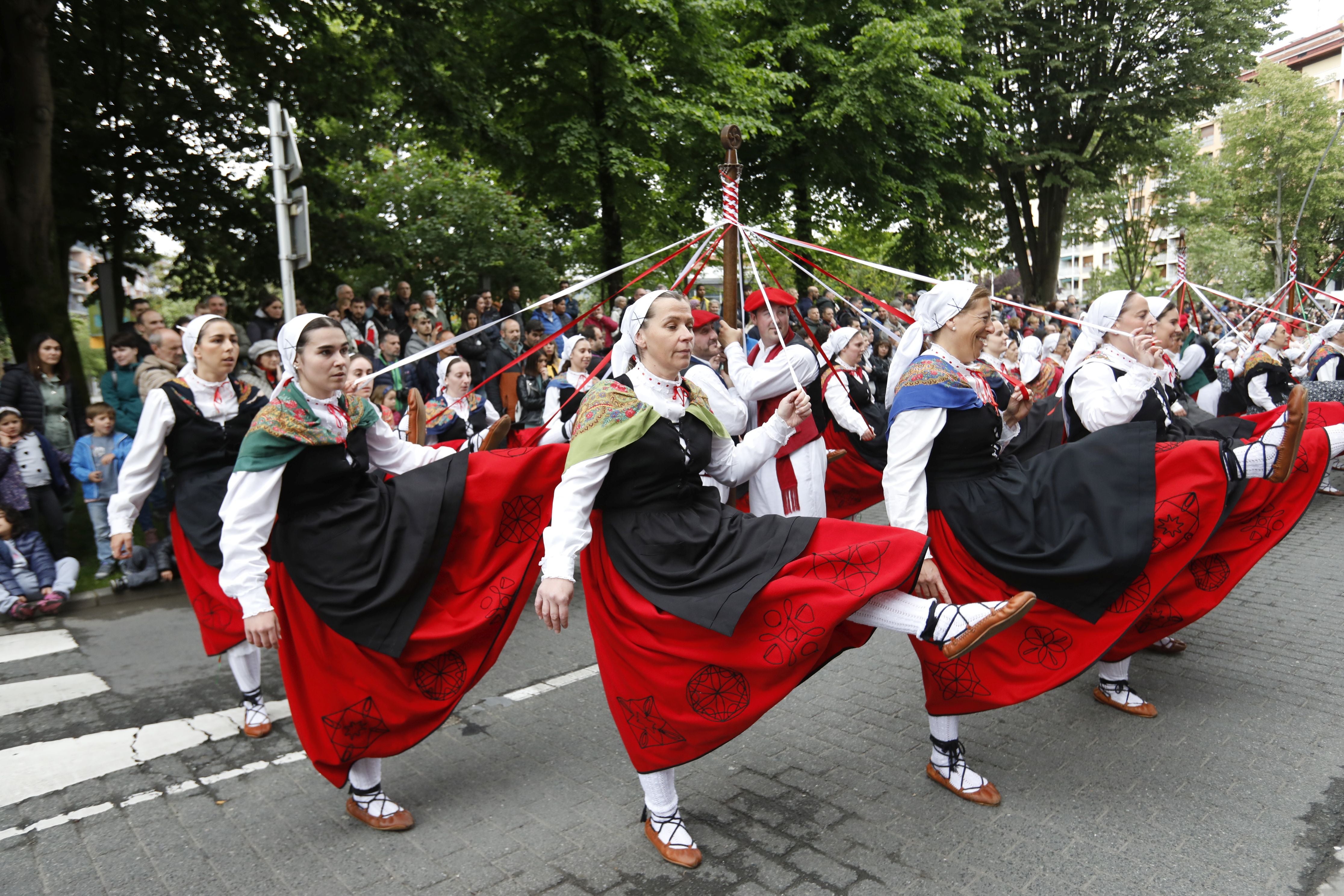 La gran fiesta de los bailes tradicionales en Amorebieta