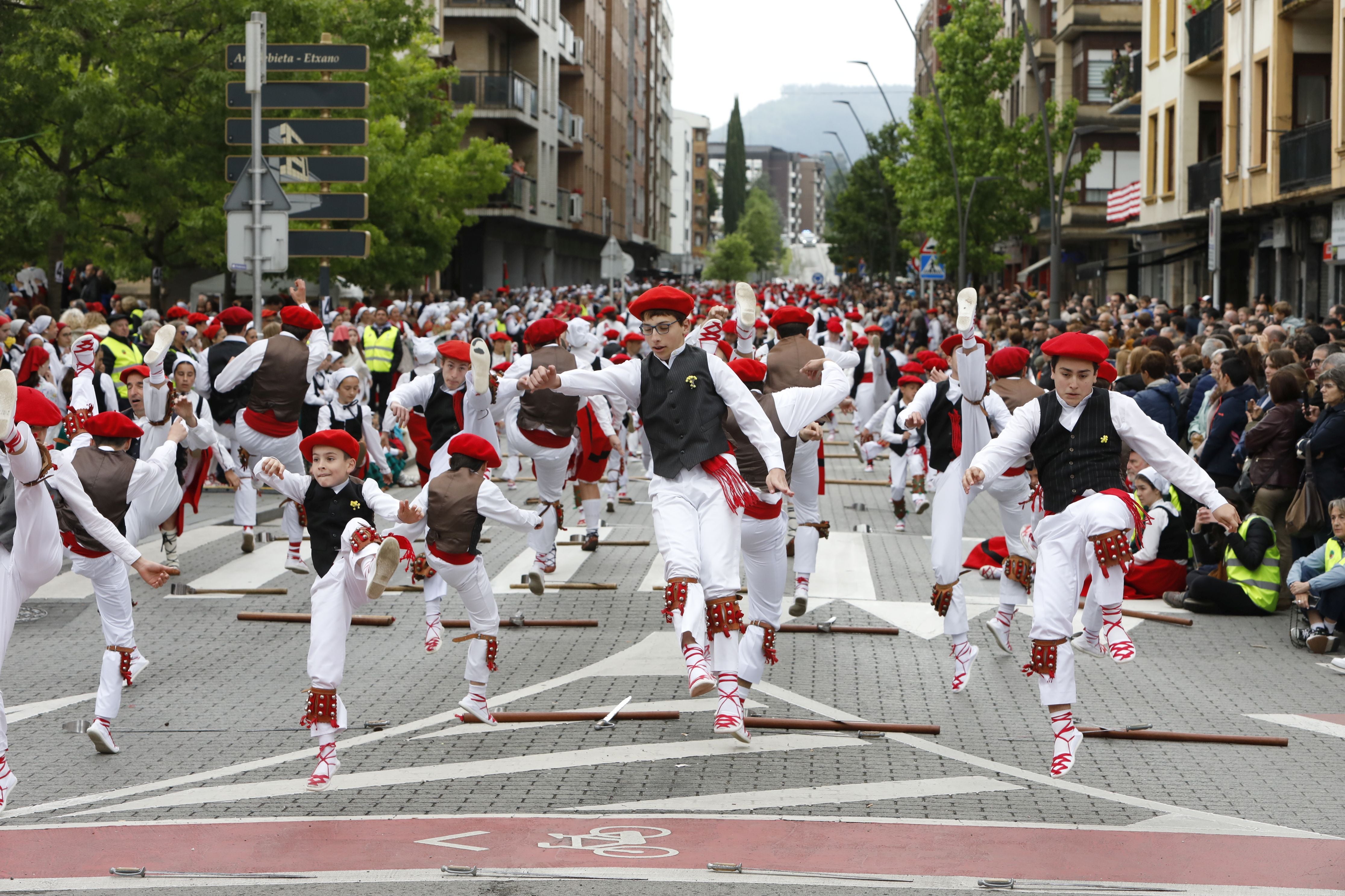 La gran fiesta de los bailes tradicionales en Amorebieta