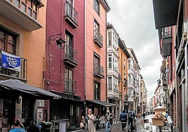 Dos caras. La reordenación del Casco Viejo y la rehabilitación de sus edificios han encallado, pero los caños y algunos palacios, como el Ruiz de Vergara, han salido adelante.