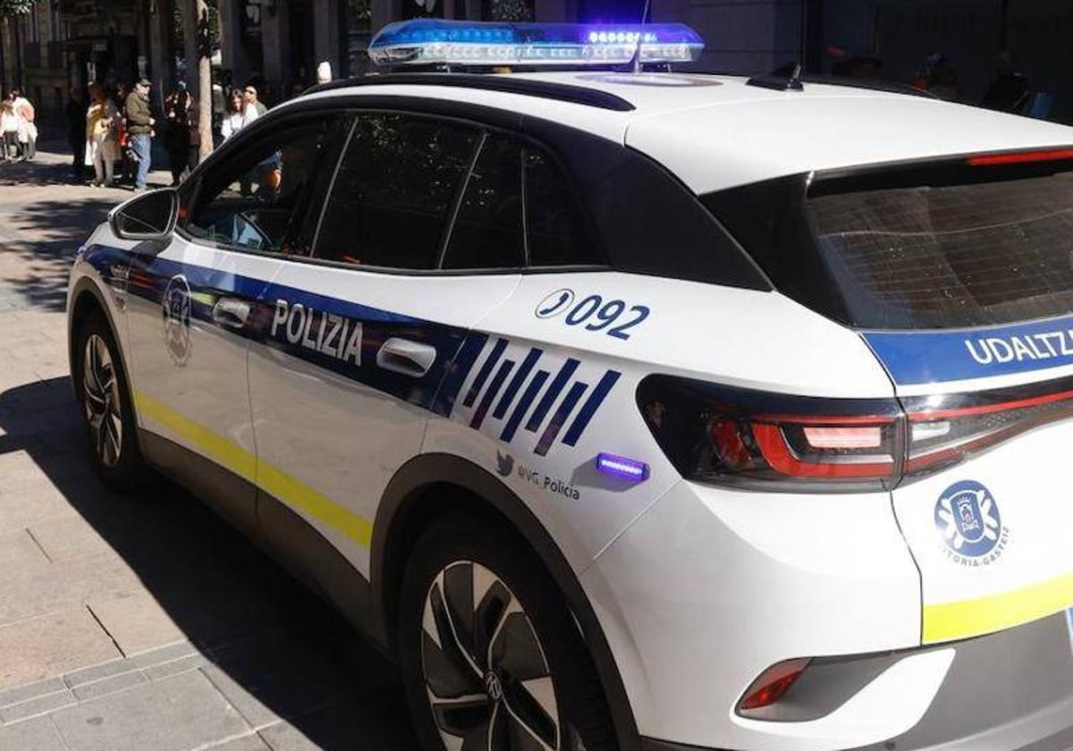 Policía Local y Ertzaintza buscan a un hombre por intentar agredir a un hostelero en el centro de Vitoria