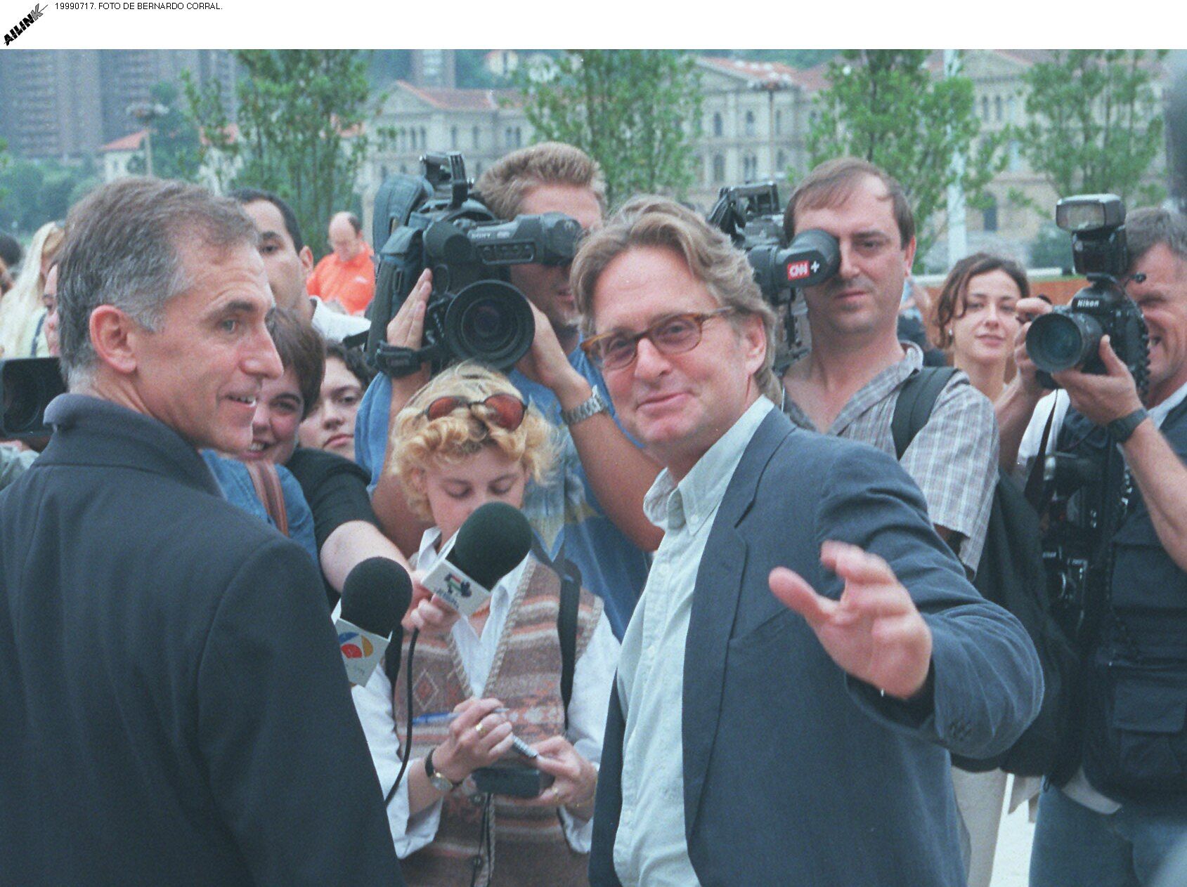 El actor norteamericano visitó el Guggenheim de Bilbao en el año 1999