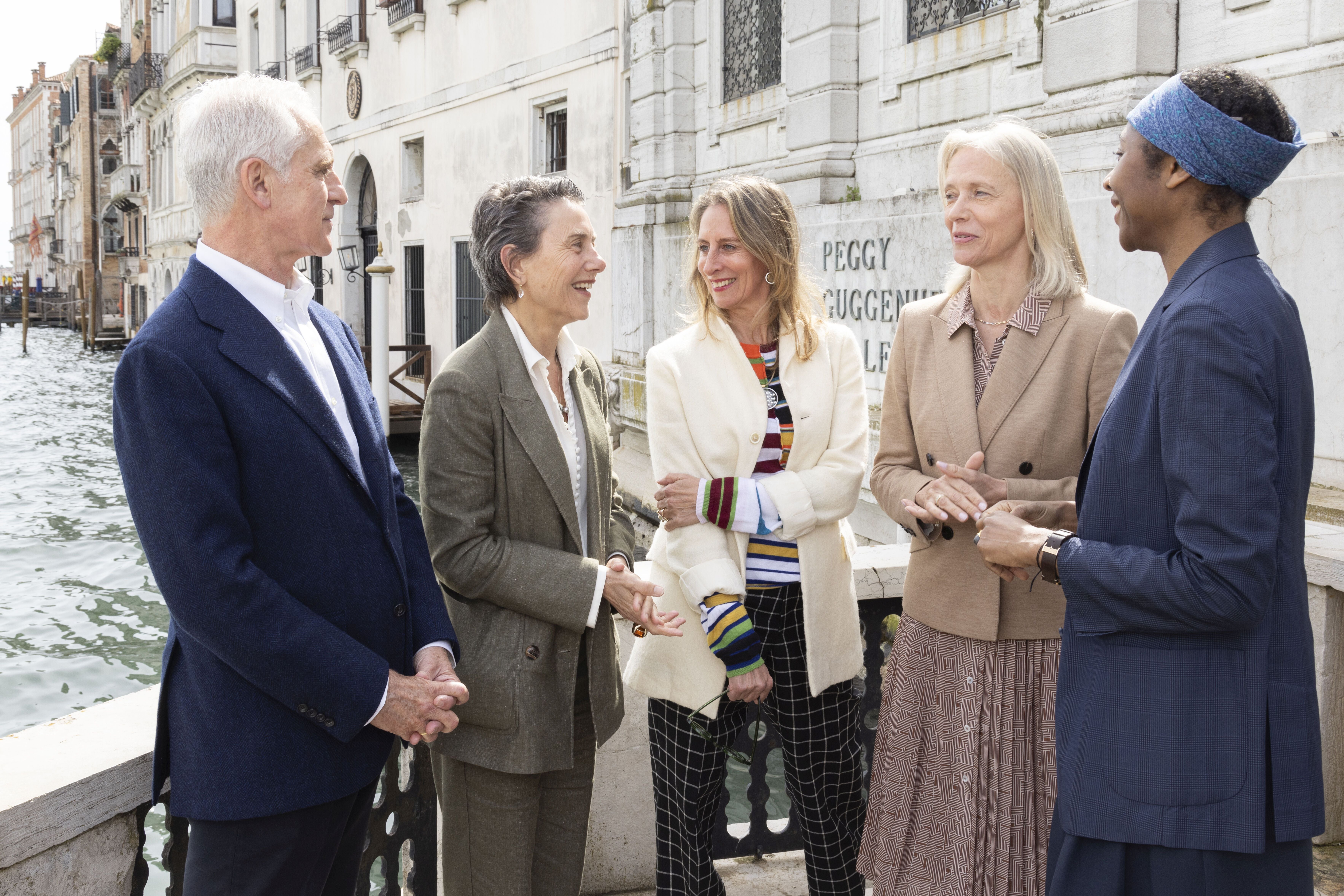 Juan Ignacio Vidarte junto a Karole P. B. Vail, directora de la Peggy Guggenheim Collection, Stephanie Rosenthal, responsable del proyecto de Abu Dabi, Märiet Westerman, nueva - directora y CEO del museo de Nueva York, y Naomi Beckwith, subdirectora y curadora jefa del centro neoyorkino.