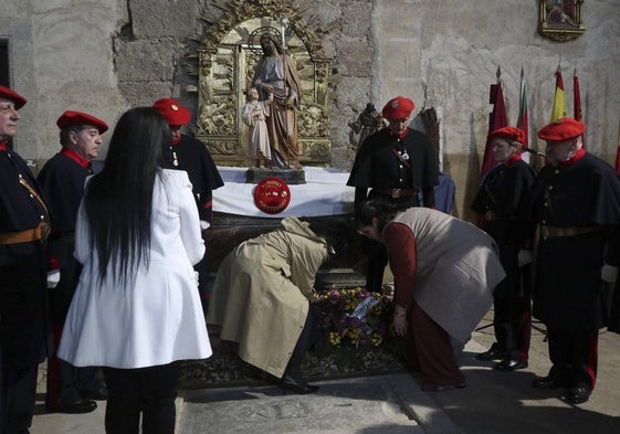 Miñones en activo y varias decenas de jubilados, junto a representantes institucionales han acudido a los actos de homenaje.