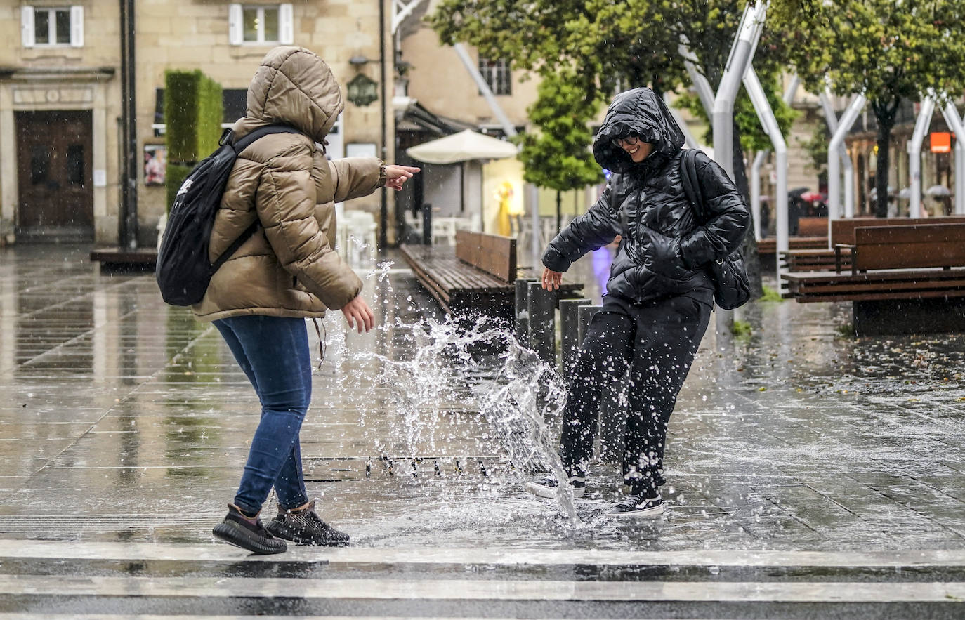 La tormenta de este lunes en Vitoria en imágenes