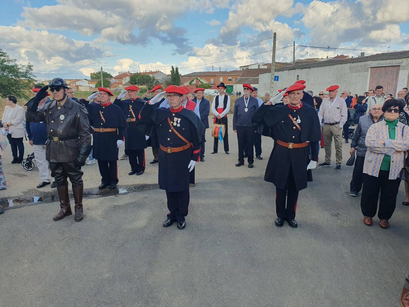 El homenaje al primer miñón alavés muerto en acto de servicio en Fuentesaúco