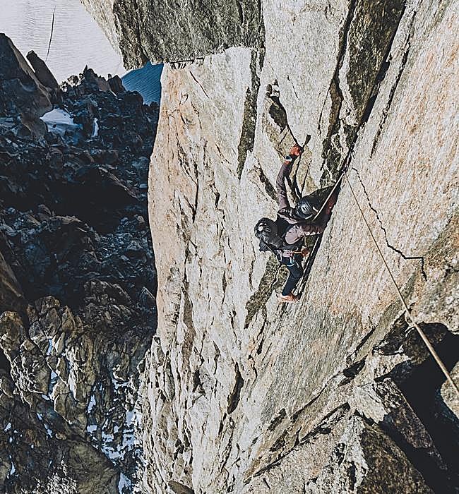 La irrepetible hazaña de Kilian Jornet en los Alpes | El Correo