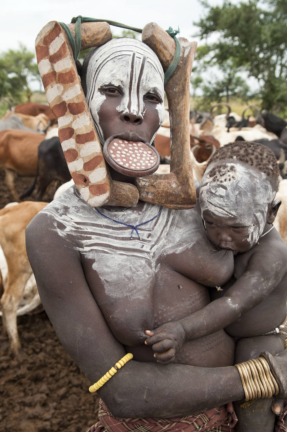 Los mursi, un símbolo del África que languidece