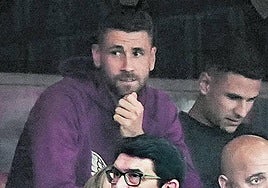 Simón presenció desde la grada el partido ante el Sevilla.