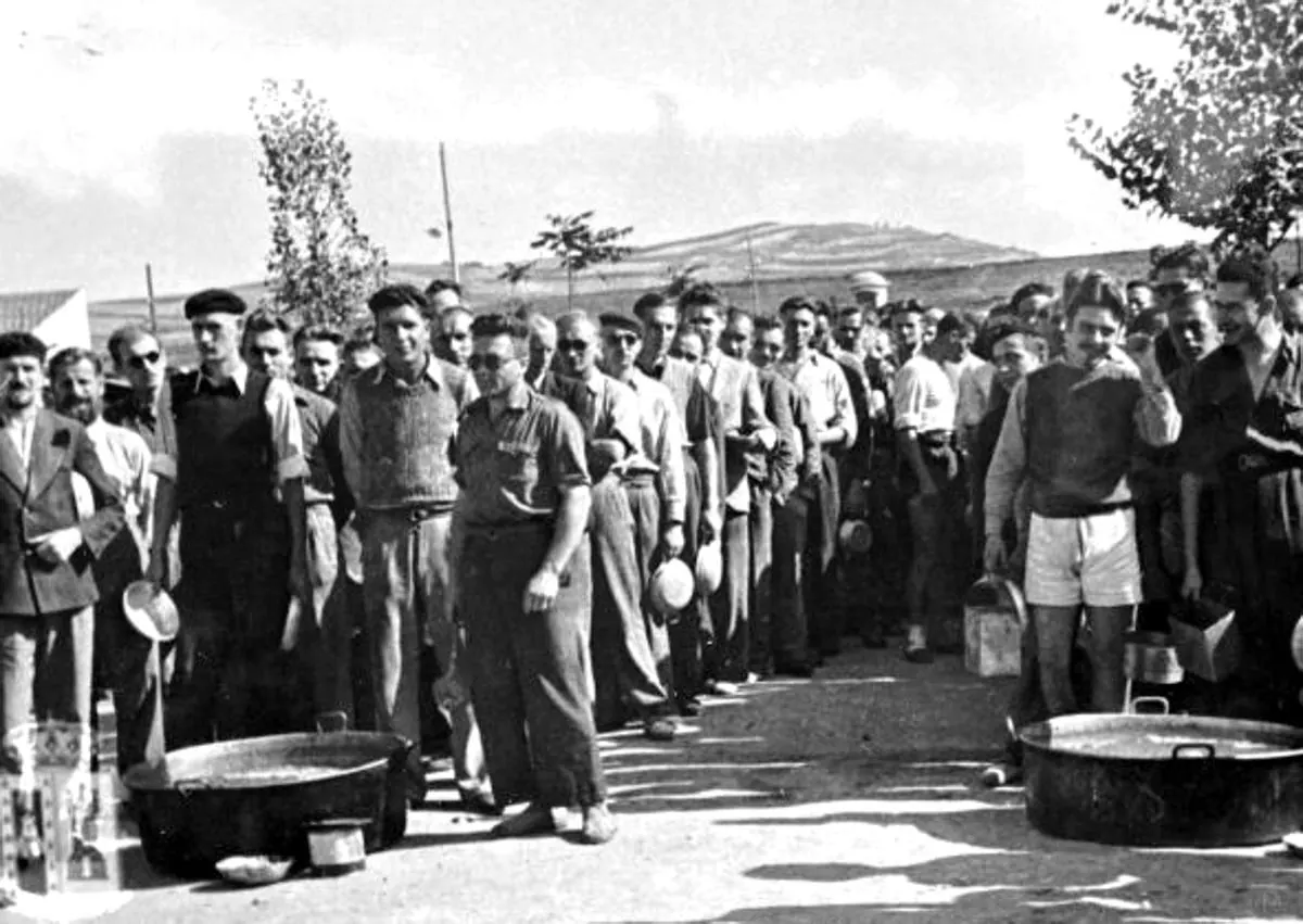 Imagen secundaria 1 - En Miranda convivieron presos de países aliados, con judíos que huían de toda Europa y nazis que buscaban protección en el nuevo régimen franquista.